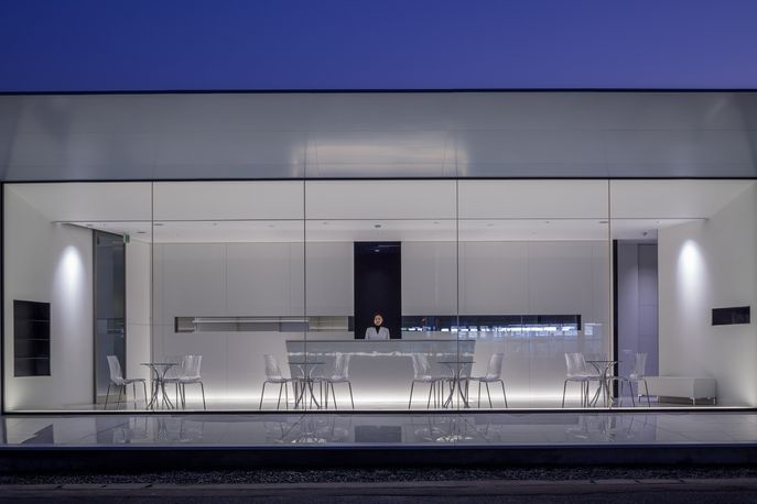 Pharmacy by KTX archiLAB, Japan