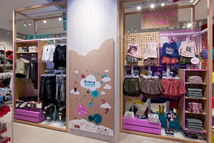 Zippy store by Dalziel + Pow, Portugal