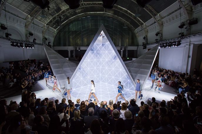 Anya Hindmarch SS16 catwalk show