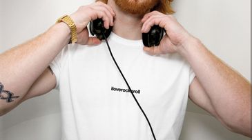 i/denti/tee parade: Collaborative branding with an ethical face