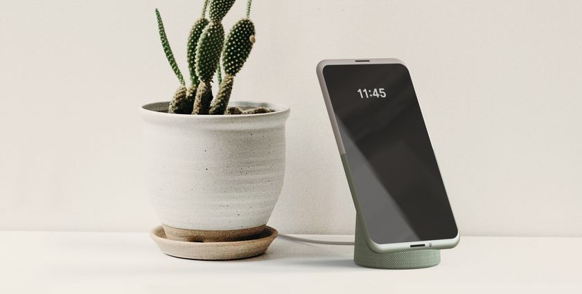 Morrama designs disengaging smartphones