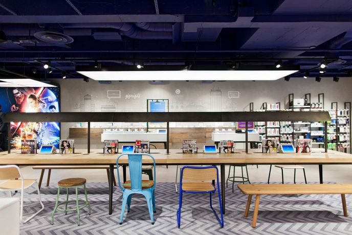 02 store by Dalziel & Pow, Manchester