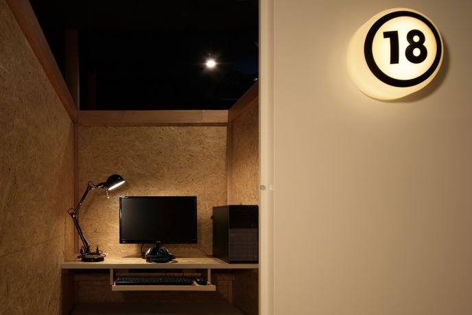 Booth Net Café & Capsule designed by Fan Inc., Tokyo