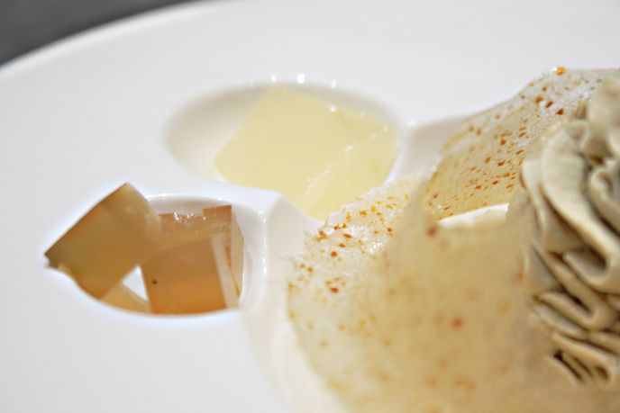 Molecular Matter Tableware by Roberto Sironi, Milan