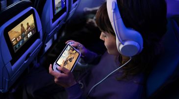 United Airlines signs deal with SpaceX for free in-flight Wi-Fi