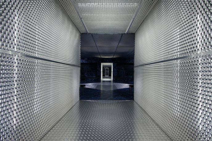 Prada men’s catwalk 2015 by AMO. Images courtesy of Alberto Moncada