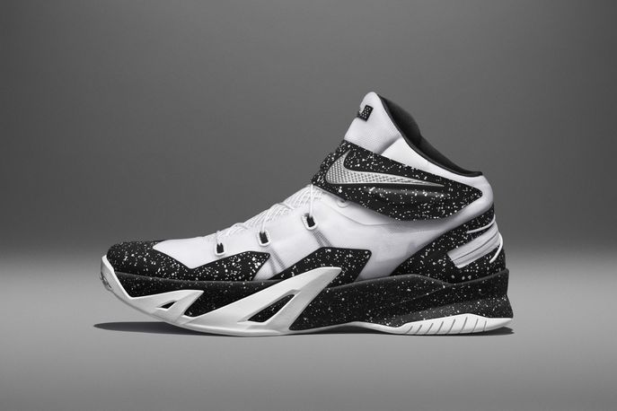LeBron Soldier 8 FlyEase by Nike, US