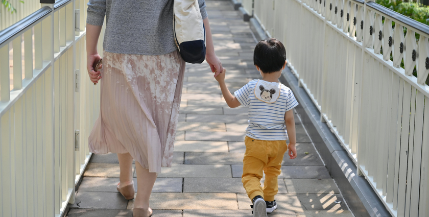Single mothers in China are moving in together to ease the financial burden of child-rearing