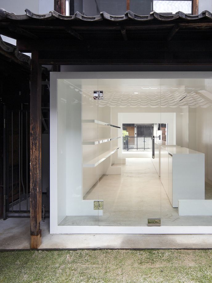 Kyoto Silk by Keiichi Hayashi, photography by Yoshiyuki Hirai