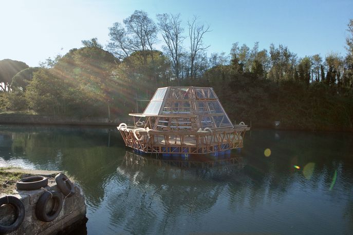 The Jellyfish Barge by Studio Mobile
