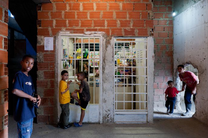 Torre David/Gran Horizonte by Urban Think Tank and Iwan Baan