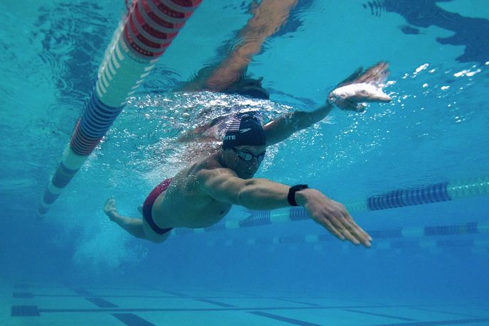 Whoop 2.0 sports device