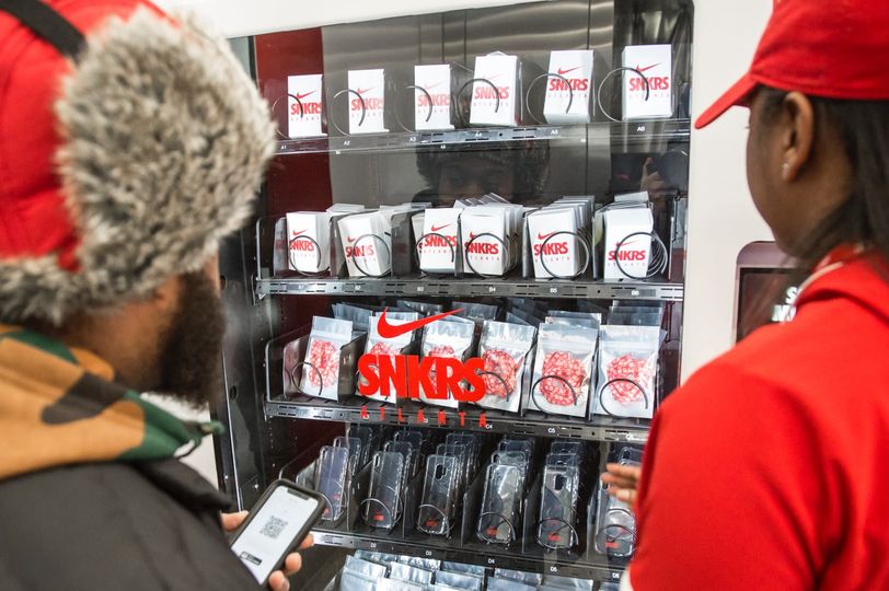 Snkrs pop up store online