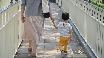 Single mothers in China are moving in together to ease the financial burden of child-rearing